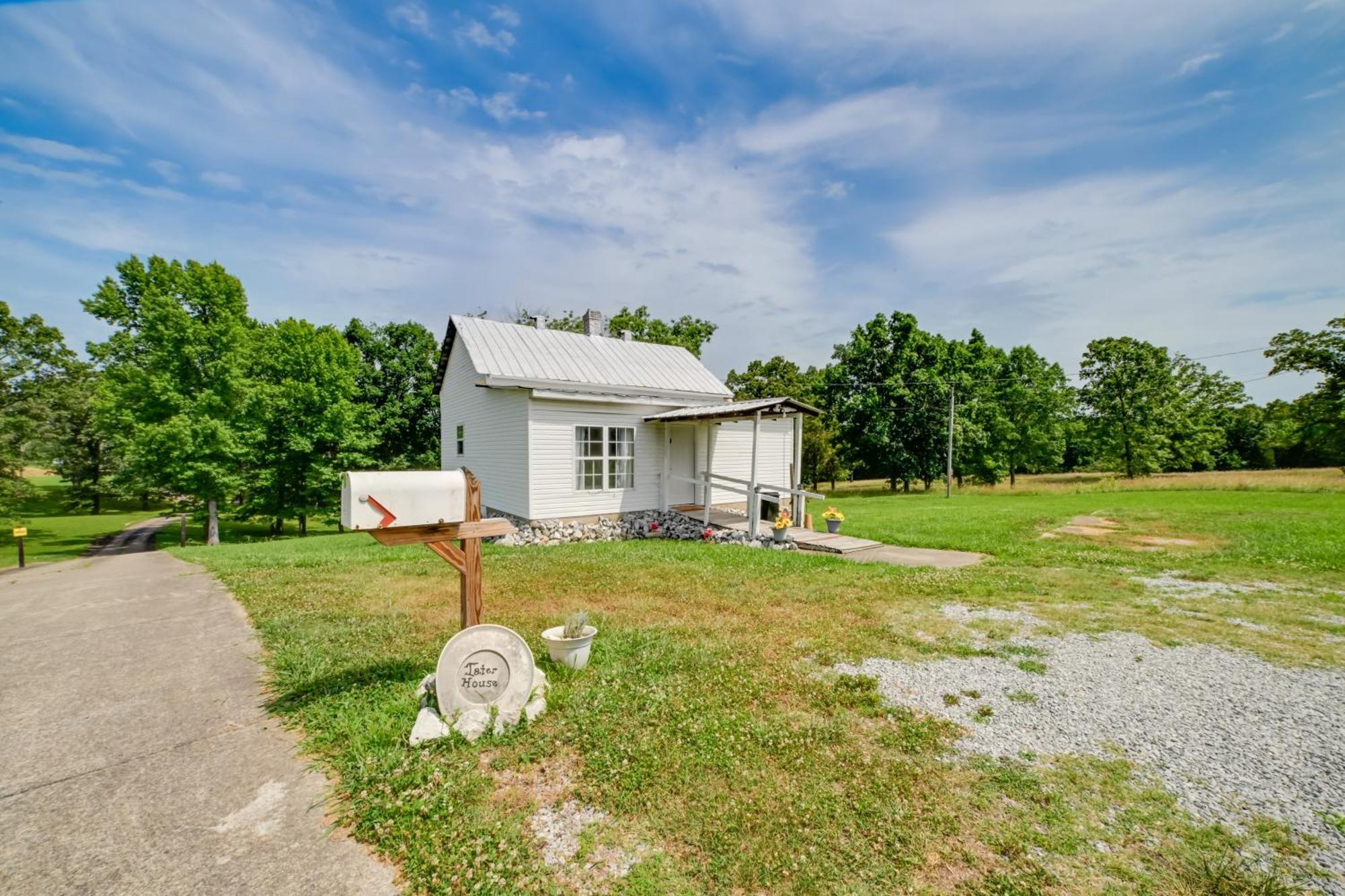 Serene Mcewen Cottage About 2 Mi To Golf Course! 외부 사진